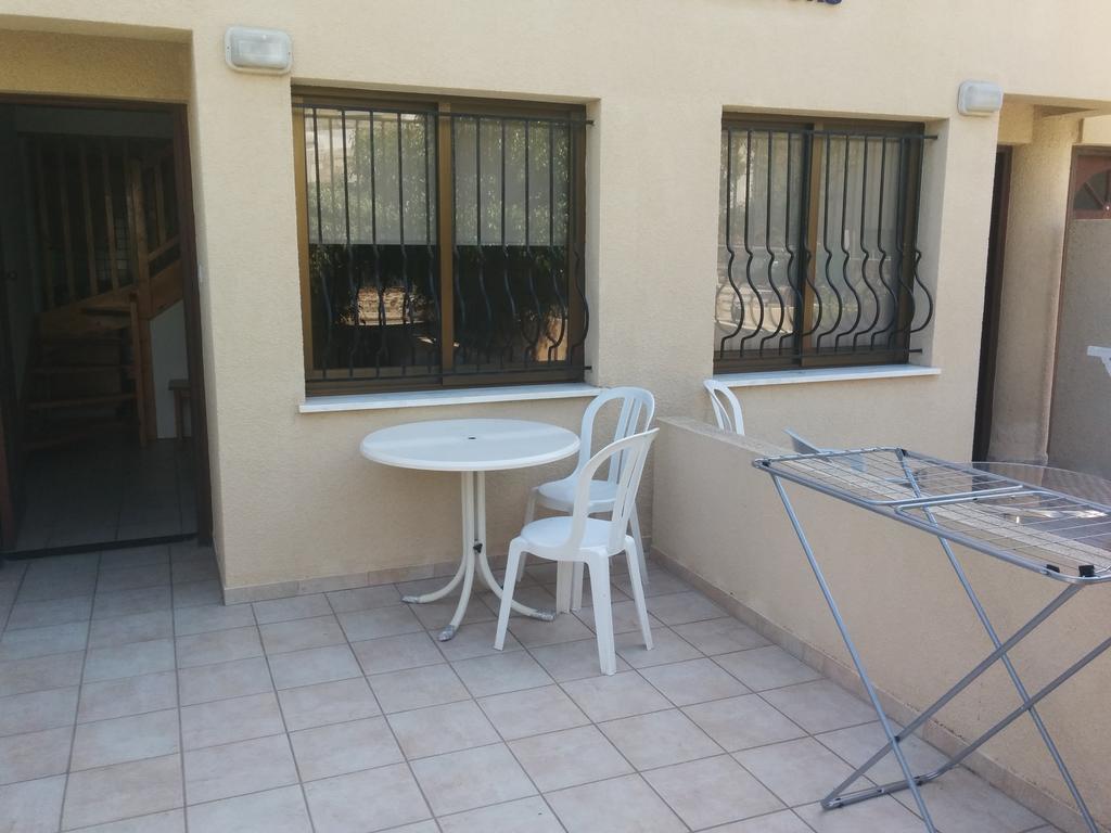 Andries Apartments Pafos Oda fotoğraf